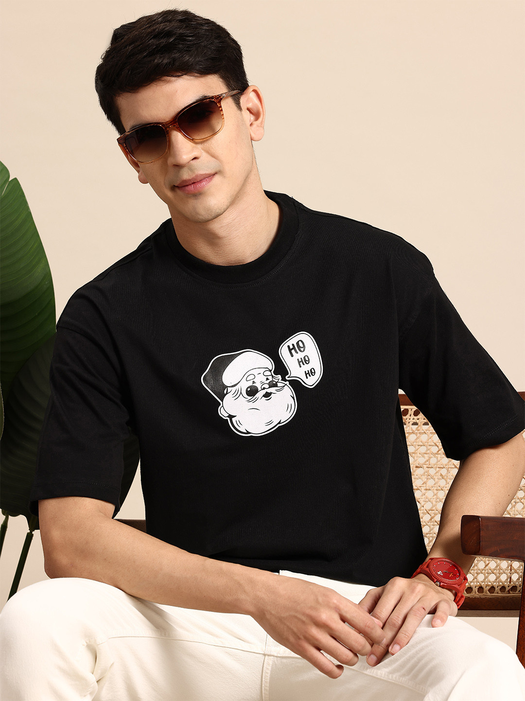 

Mast & Harbour Christmas Print Drop-Shoulder Sleeves T-shirt, Black