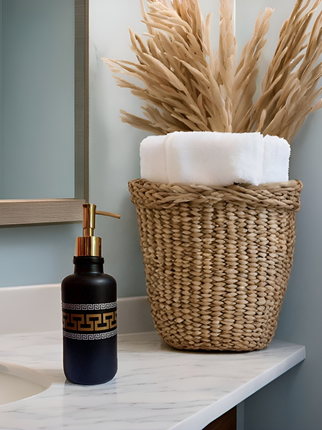 

Shreedah Black & Gold-Toned Geometric Matte Ceramic Soap Dispenser