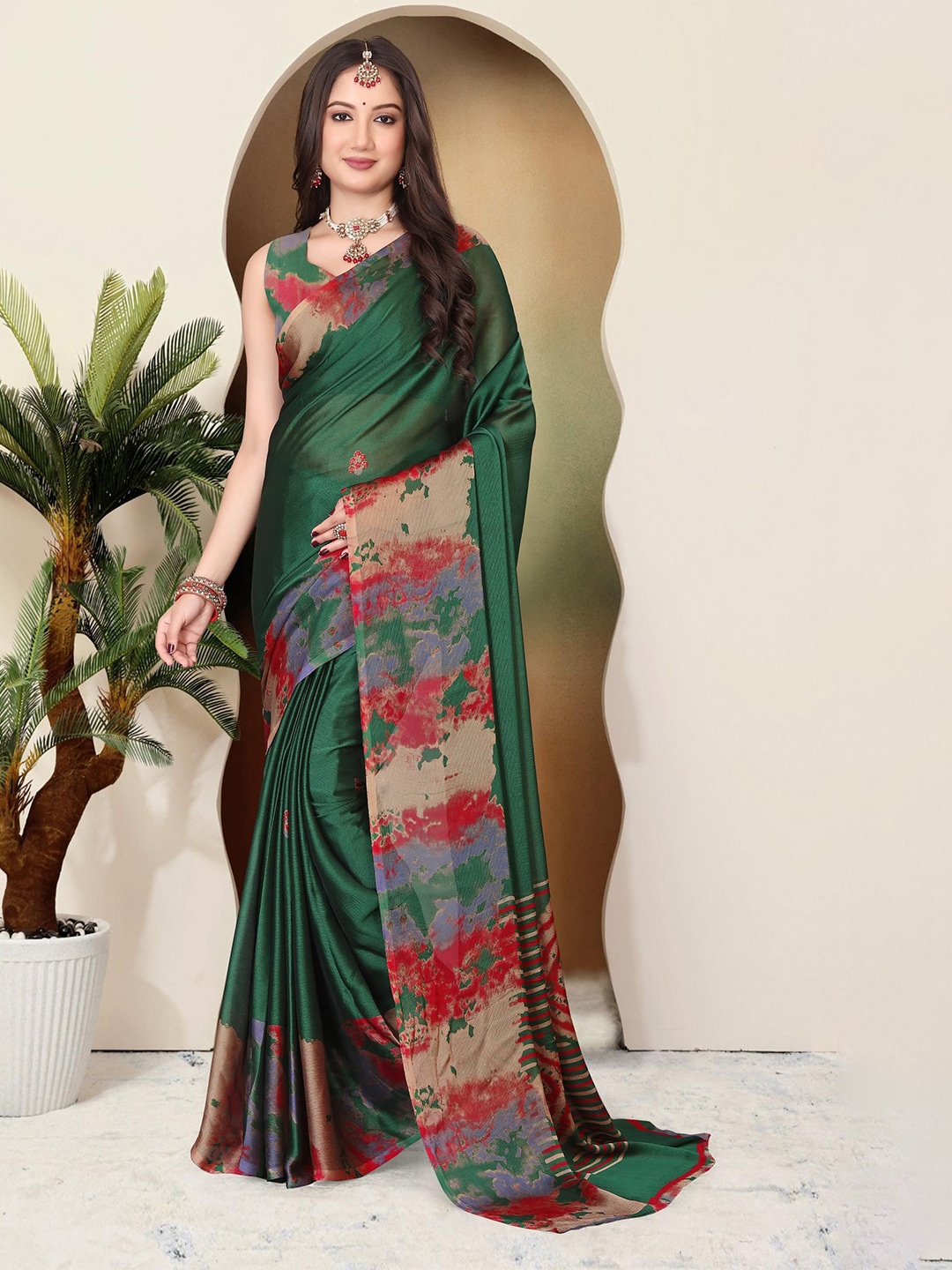 

SUPERLAXMI Floral Printed Pure Chiffon Saree, Green