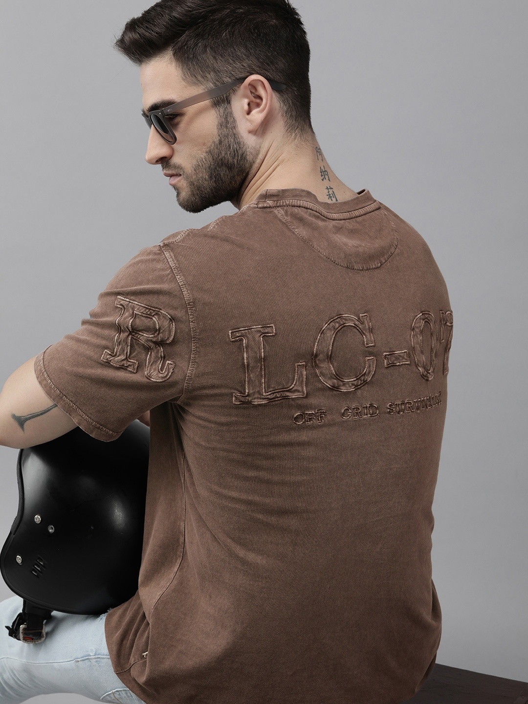 

Roadster Men Brown Typography Printed Pure Cotton T-shirt