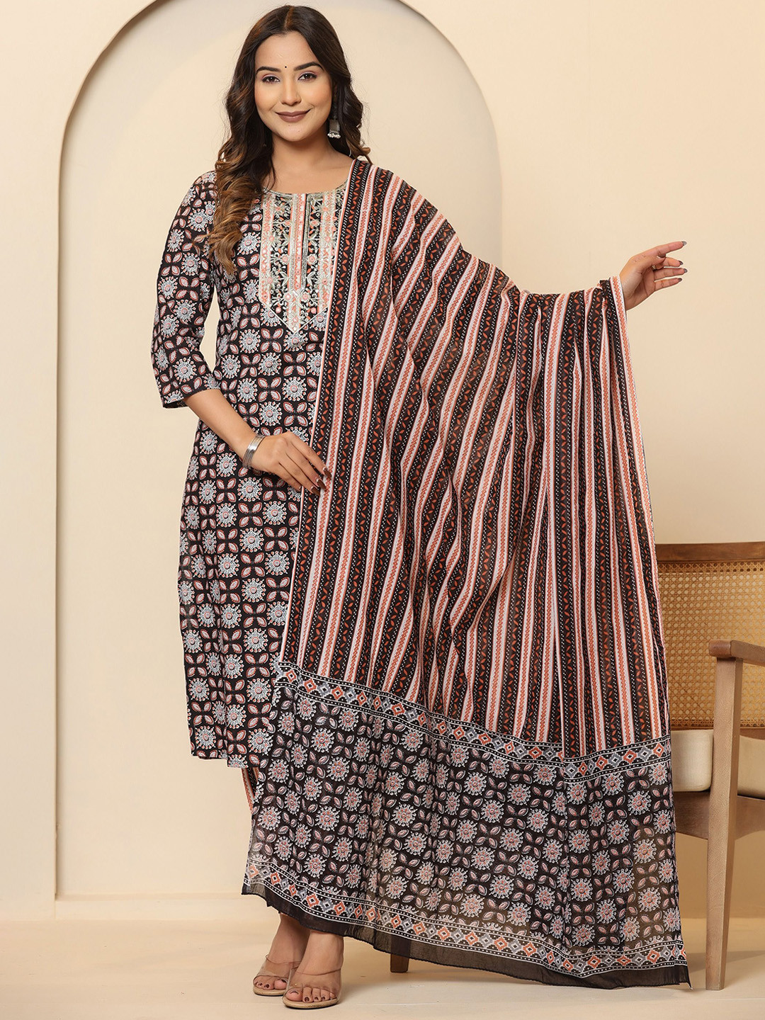 

PRIVIE Floral Printed Regular Pure Cotton Straight Kurta with Trousers & Dupatta, Brown