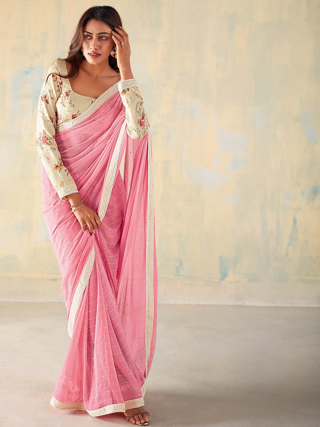 

DIVASTRI Embellished Sequinned Poly Georgette Saree, Pink