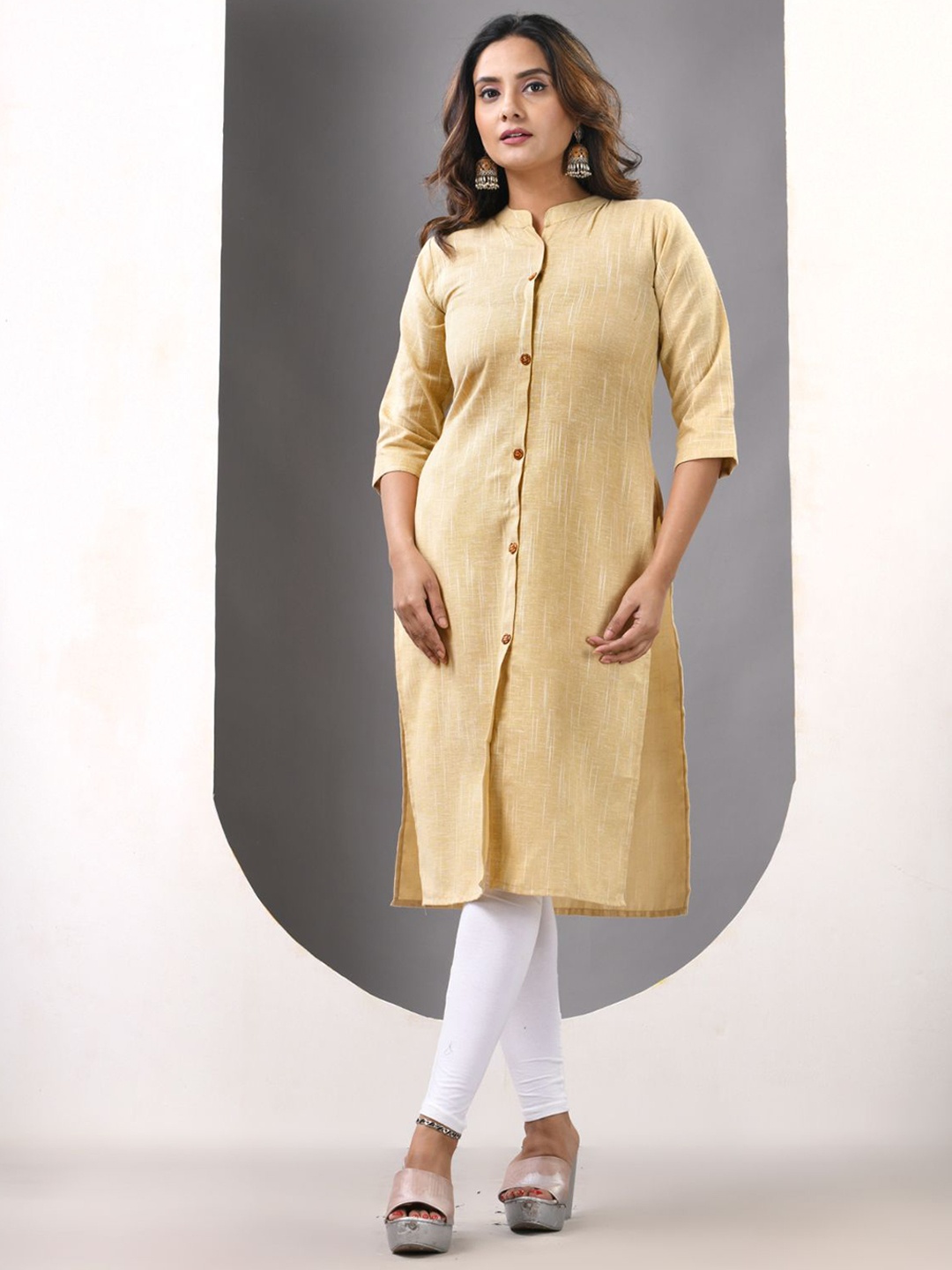 

Charukriti Mandarin Collar Straight Kurta, Beige