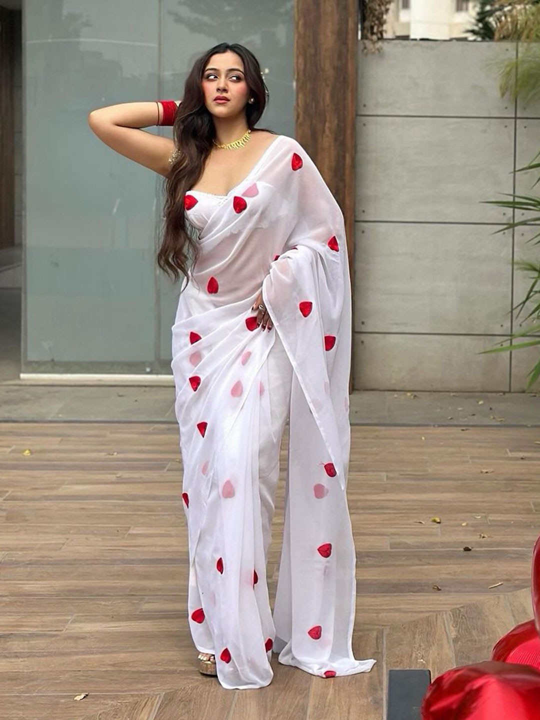 

Moda Rapido Embroidered Pure Georgette Saree, White