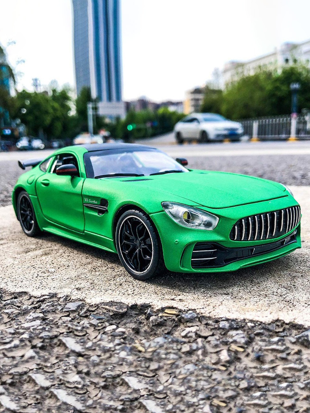 

DEUSON ECOM Kids 1:24 AMG GTR Diecast Toy Car With Light Sound Pullback Openable Door, Green