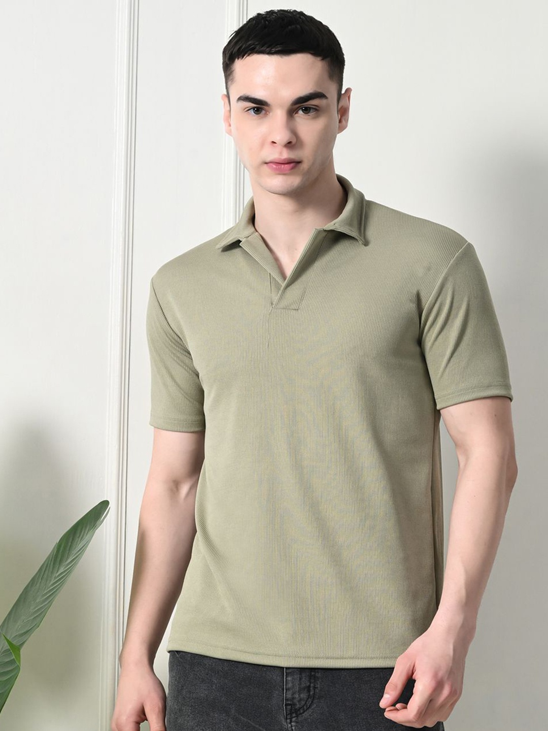 

CLAFOUTIS Men Solid Polo Collar T-shirt, Green