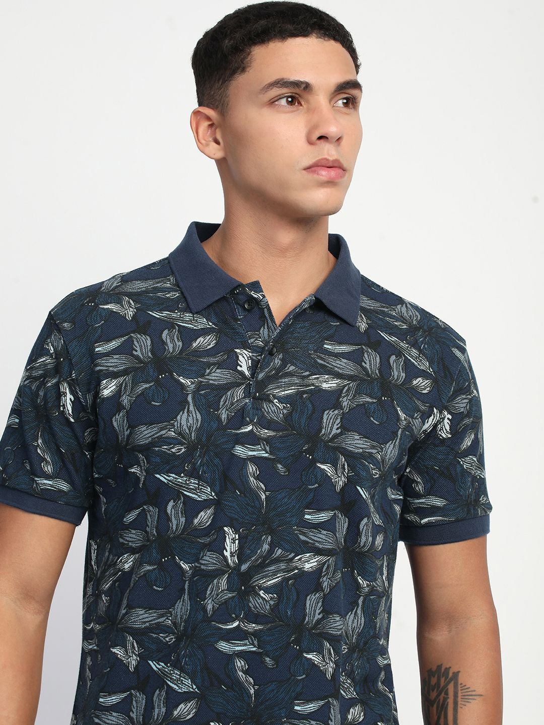 

THE BEAR HOUSE Men Abstract Printed Slim Fit Cotton Polo T-shirt, Navy blue