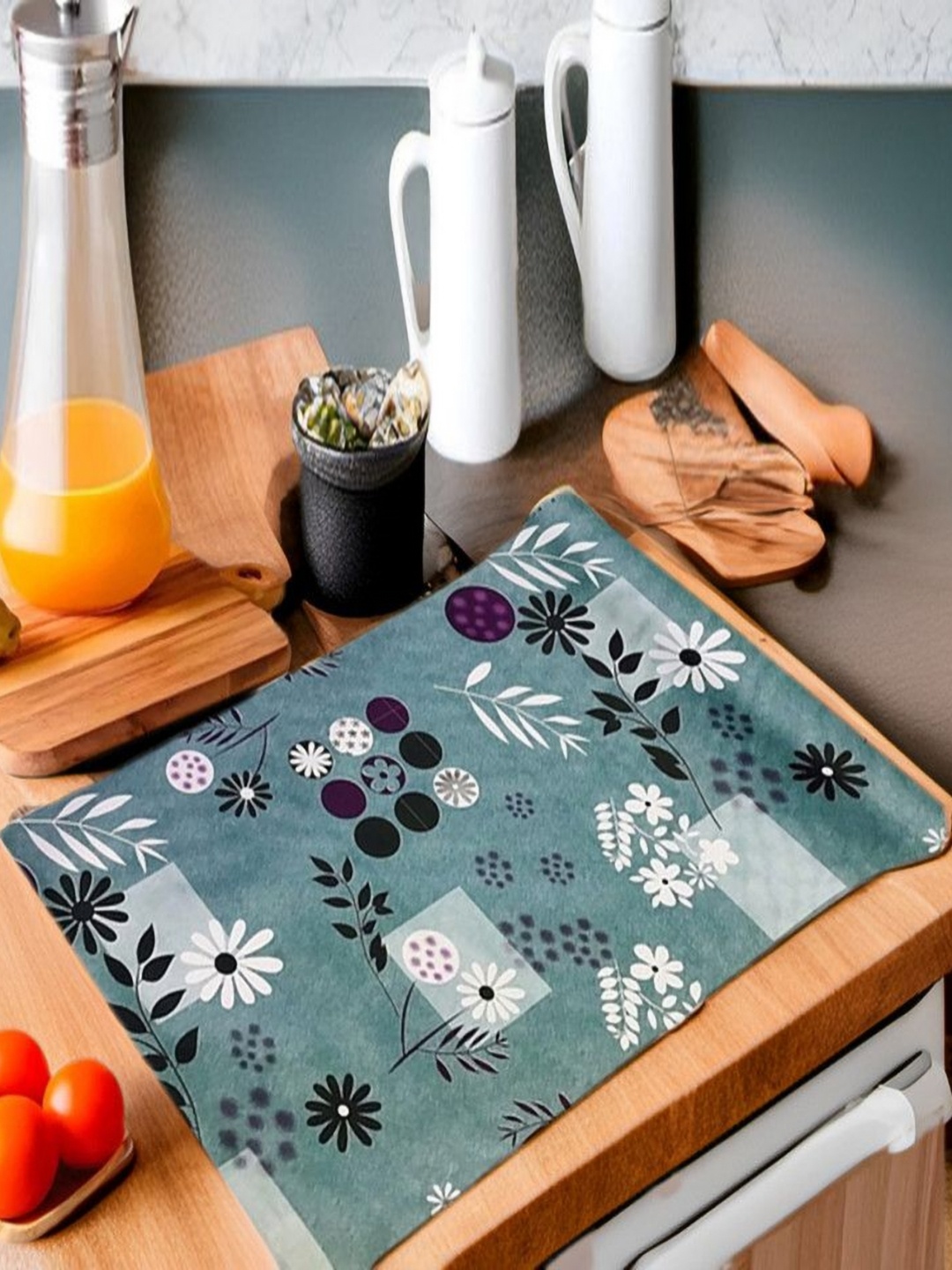 

REVEXO Grey & White Printed Water-Resistant Shelf Liner