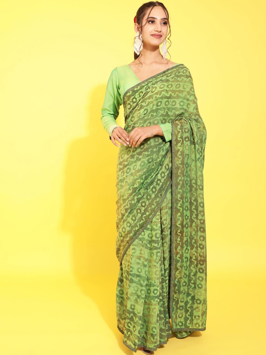 

Suha Floral Printed Saree, Green