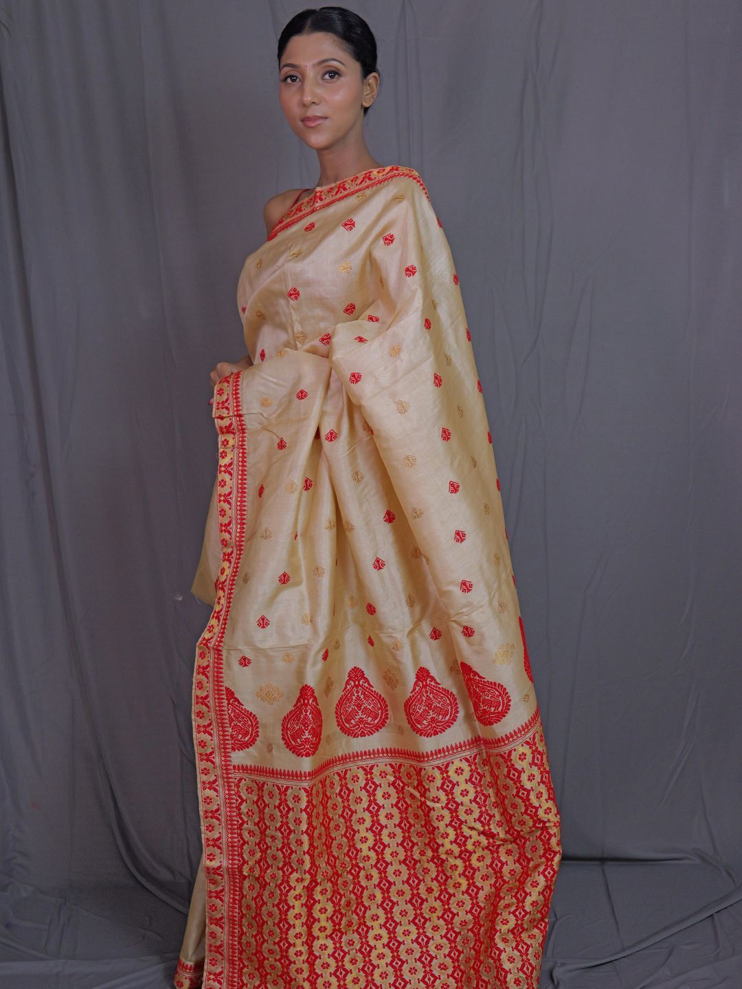 

Mayuri Silk Woven Design Zari Pure Silk Tussar Saree, Beige