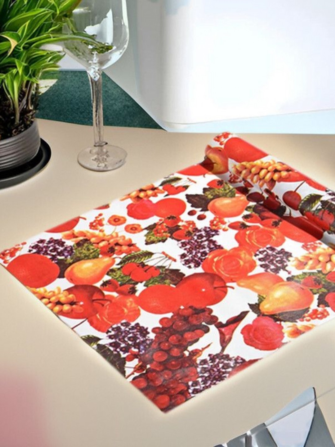 

REVEXO Red & White Printed Water-Resistant Shelf Liner
