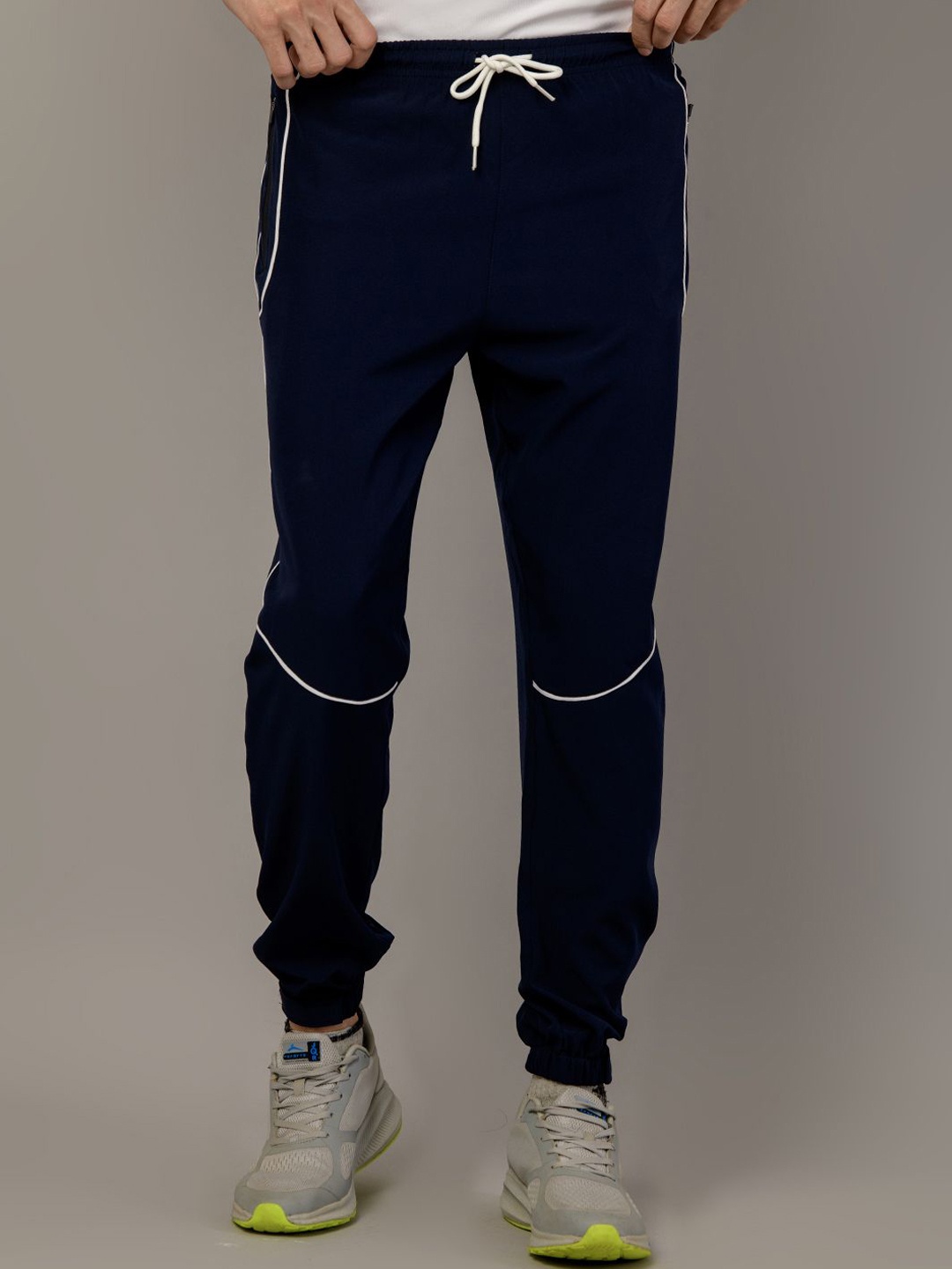 

HRX by Hrithik Roshan Men Regular Fit Rapid-Dry Mid Rise Joggers, Navy blue