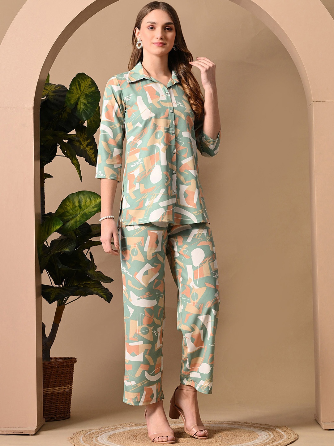 

Dipani Abstract Printed Organic Cotton Shirt With Trousers, Green