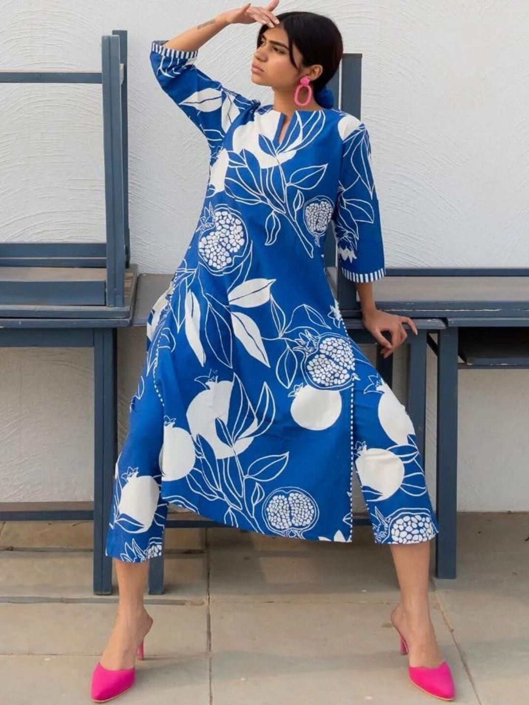 

DIVASTRI Women Floral Printed Regular Kurta with Trousers, Blue