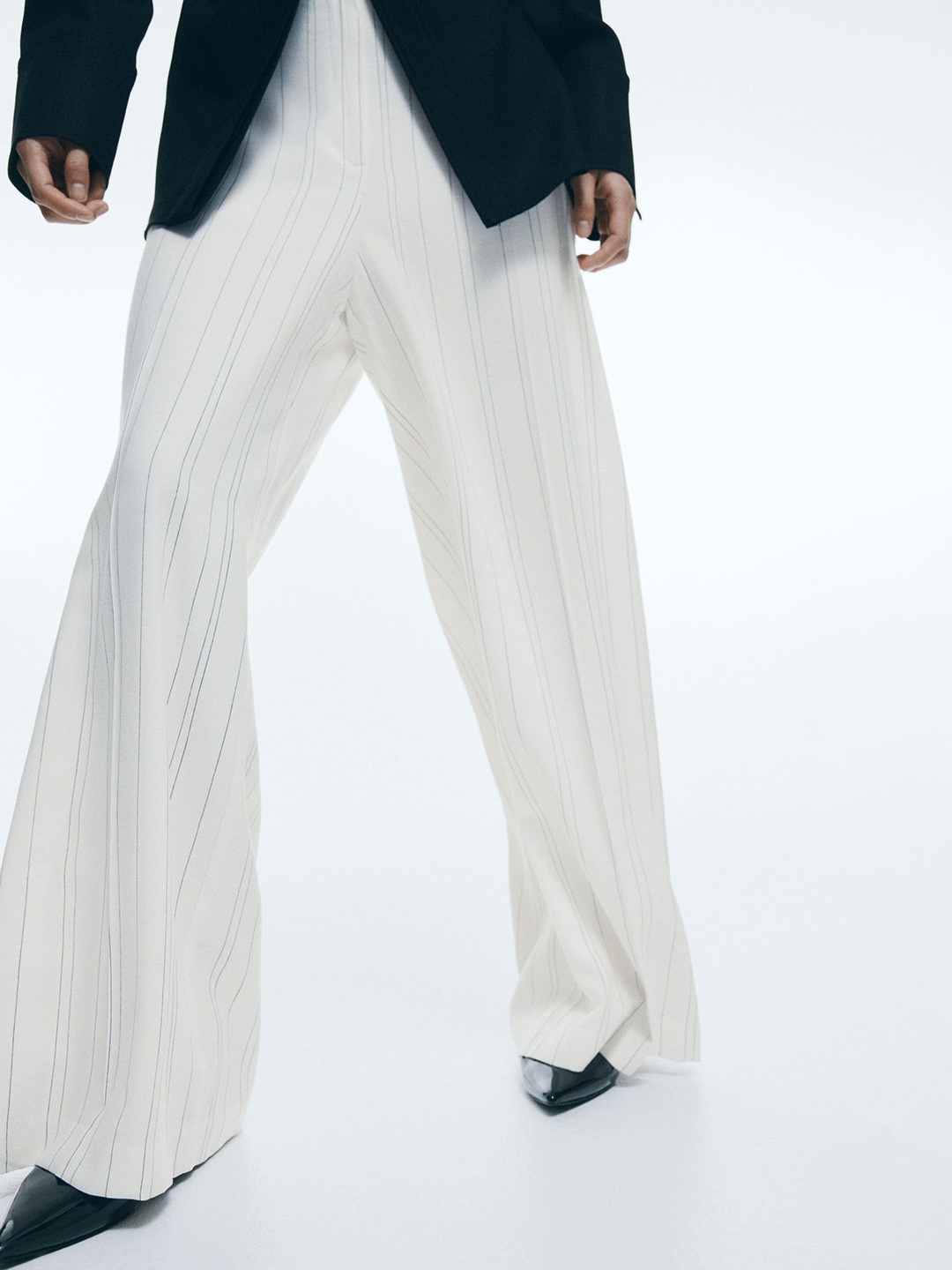 

H&M Men Mid-Rise Wide trousers, White