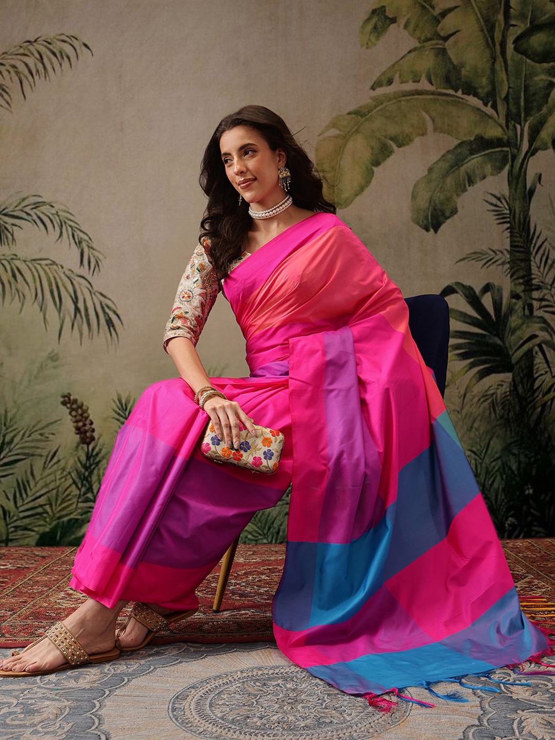 

DIVASTRI Colourblocked Art Silk Uppada Saree, Pink