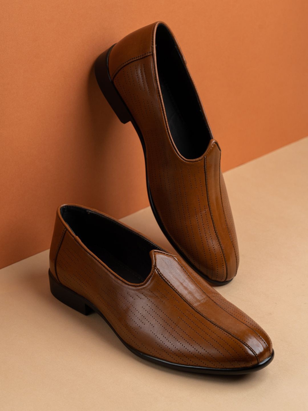 

PRIVO by Inc.5 Men Printed Leather Loafers, Tan