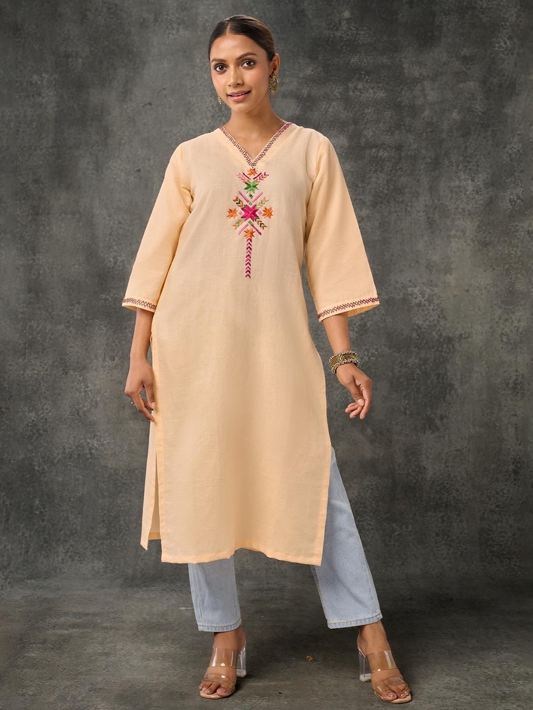 

Phulkari Forever Geometric Yoke Design Phulkari Pure Cotton Straight Kurta, Peach