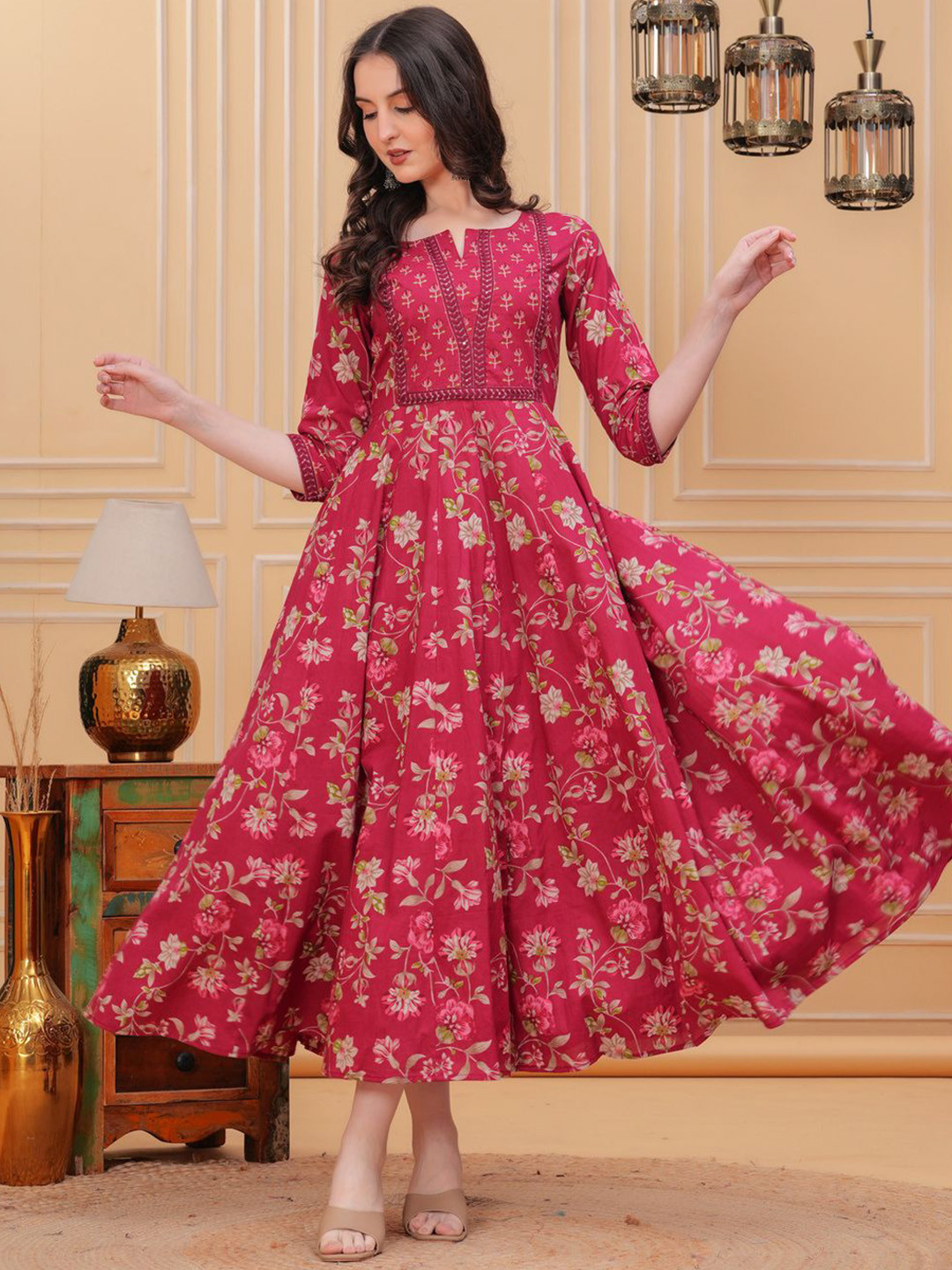 

Da Vastraagaar Floral Printed Notch Neck Pure Cotton Anarkali Kurta, Pink