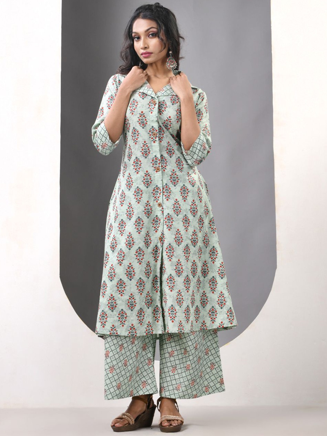 

Charukriti Women Floral Printed Regular Pure Cotton Kurta with Palazzos, Green