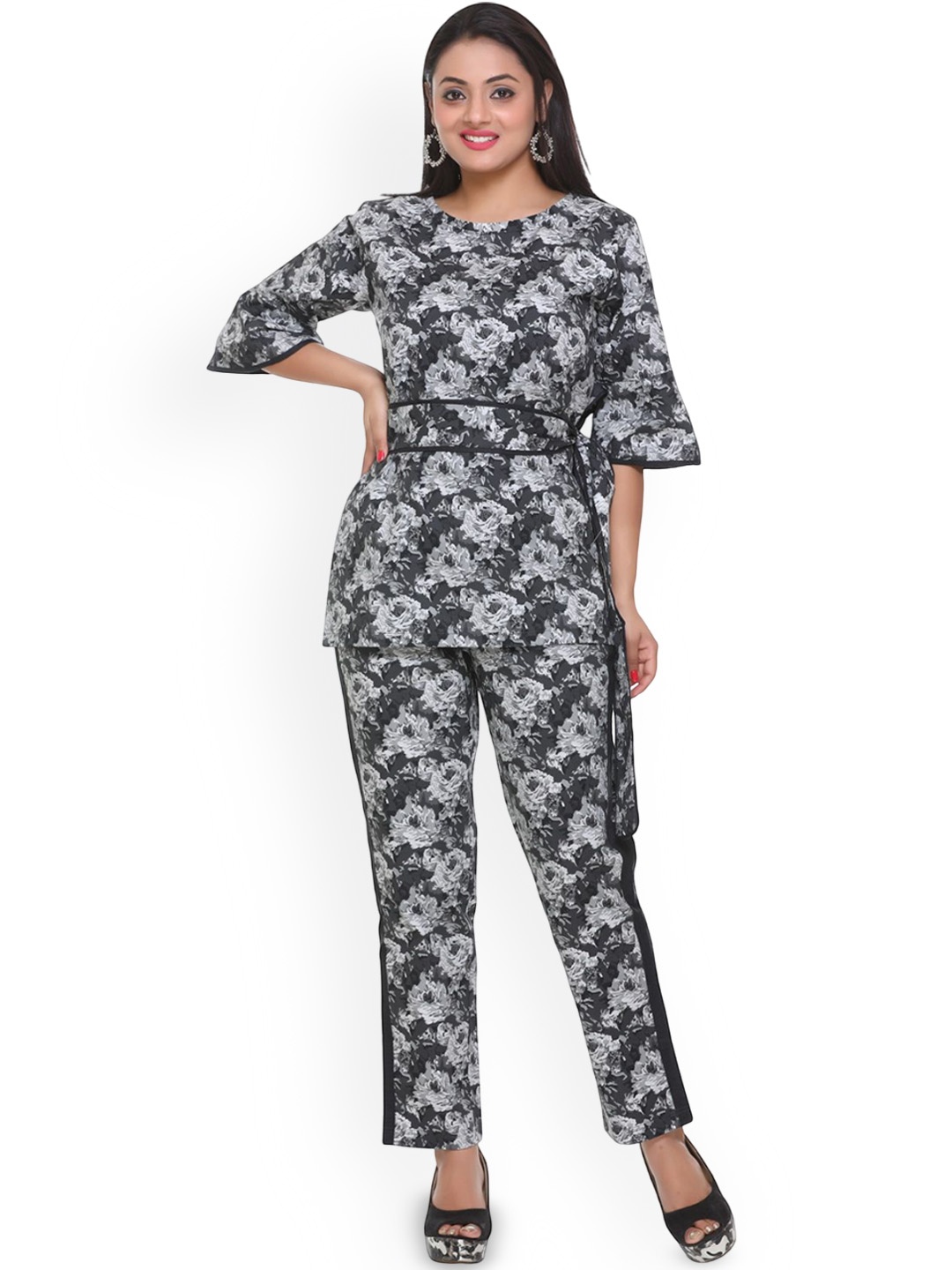 

BeriBlu Floral Printed Round Neck Pure Cotton Top And Trouser, Black