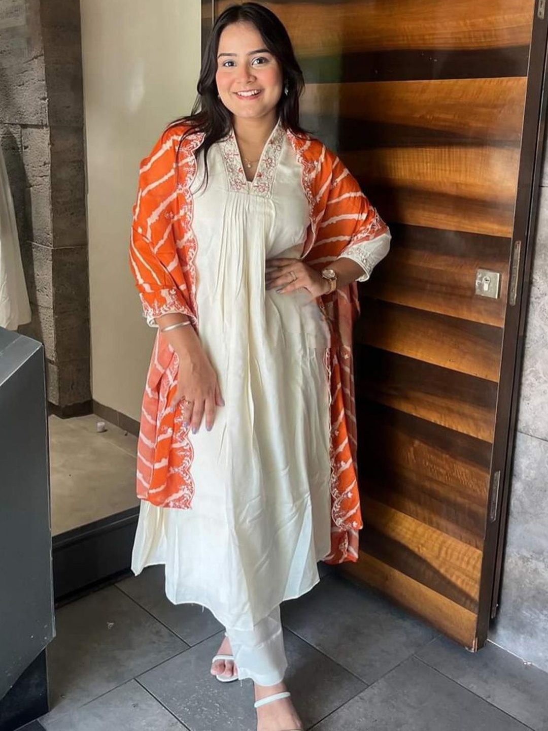 

DIVASTRI Floral Embroidered V-Neck Pleated Kurta With Trouser & Dupatta, Off white