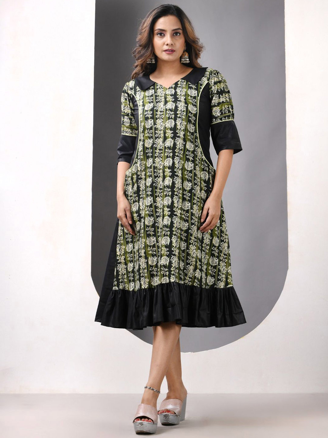 

Charukriti Printed Cotton A-line Ethnic Dress, Green