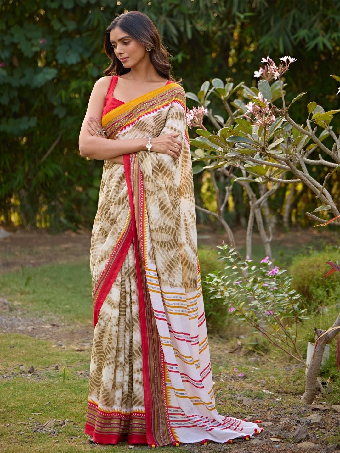 

CHUDIYA Pure Linen Saree, Off white