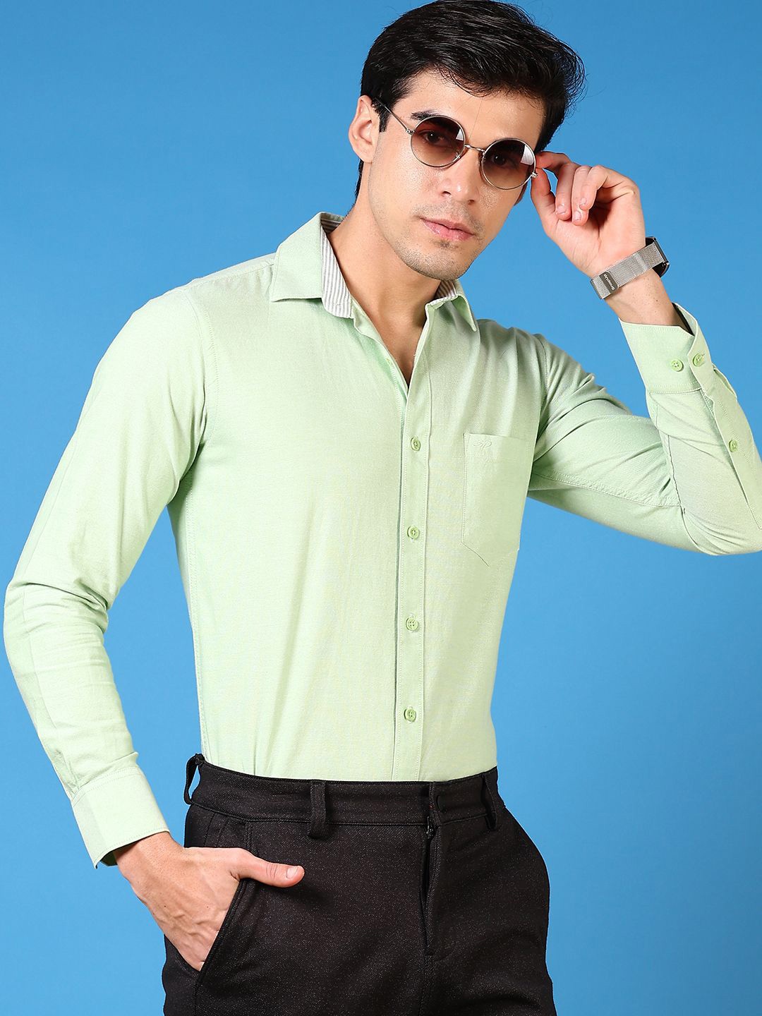 

V-Mart Men Spread Collar Solid Cotton Formal Shirt, Green