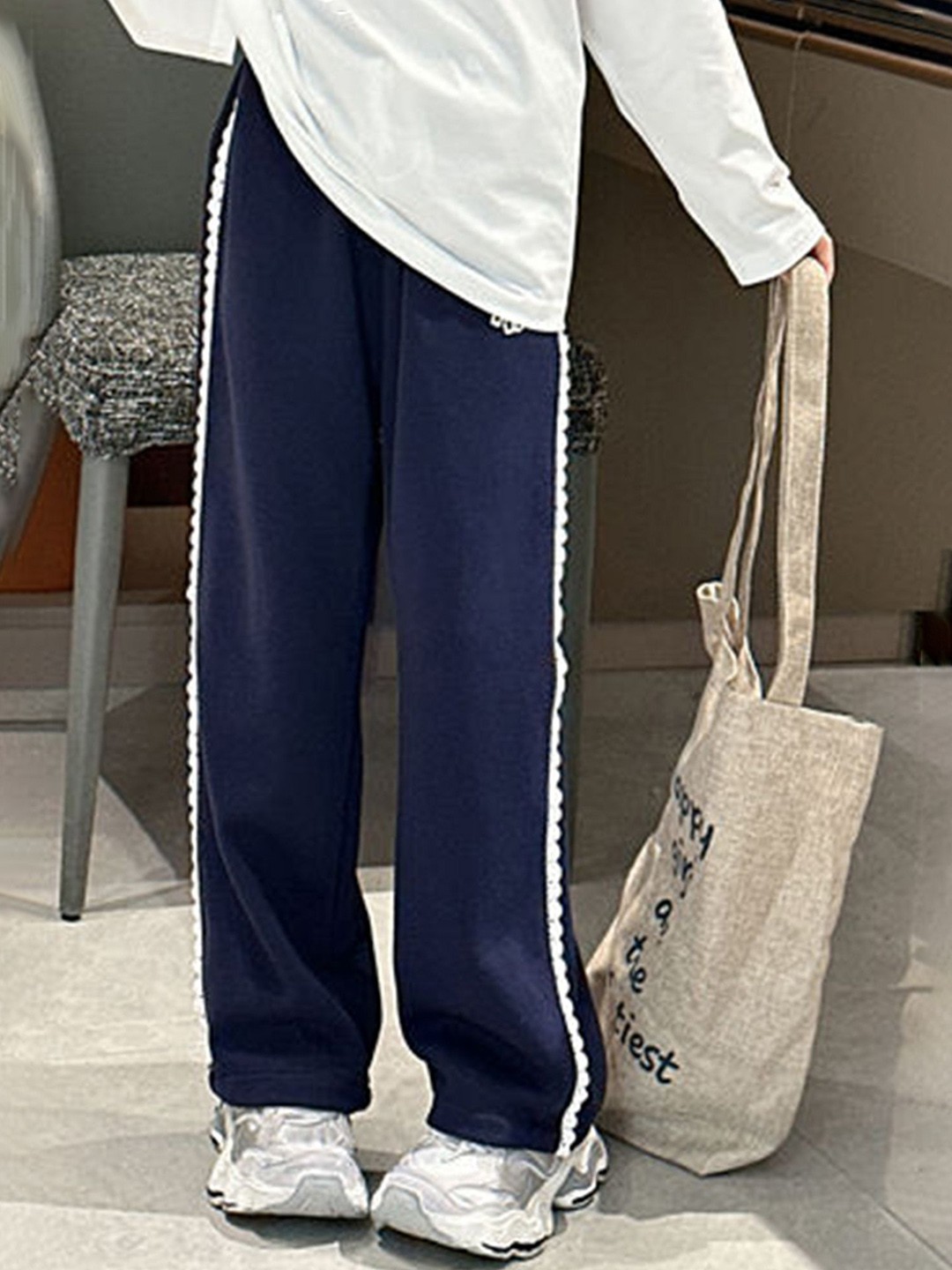 

LULU & SKY Girls Straight Fit High-Rise Trousers, Blue