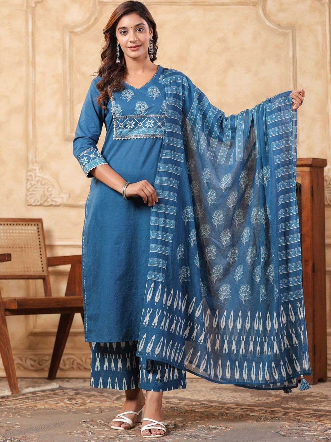 

AUTUMN LANE Floral Printed V-Neck Pure Cotton Kurta With Palazzo And Dupatta, Blue