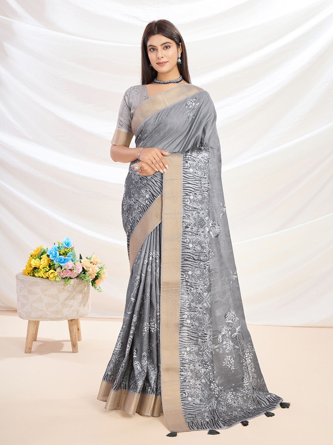 

KALINI Floral Printed Zari Saree, Grey