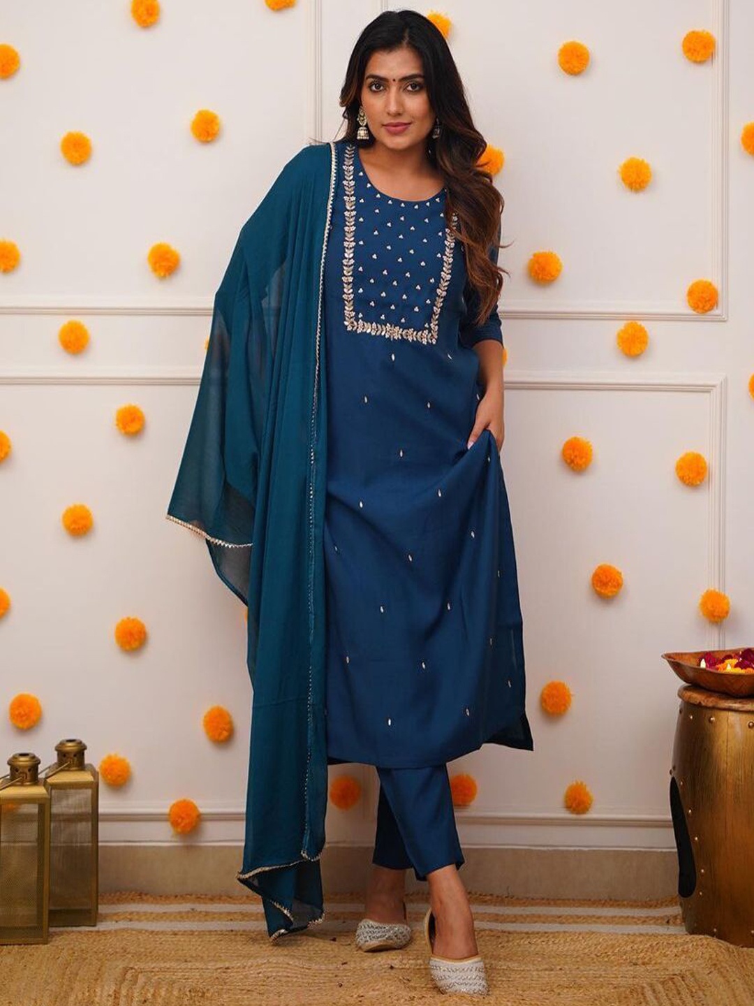 

ASCIIBLUES Women Floral Embroidered Regular Sequinned Kurta with Trousers & With Dupatta, Navy blue