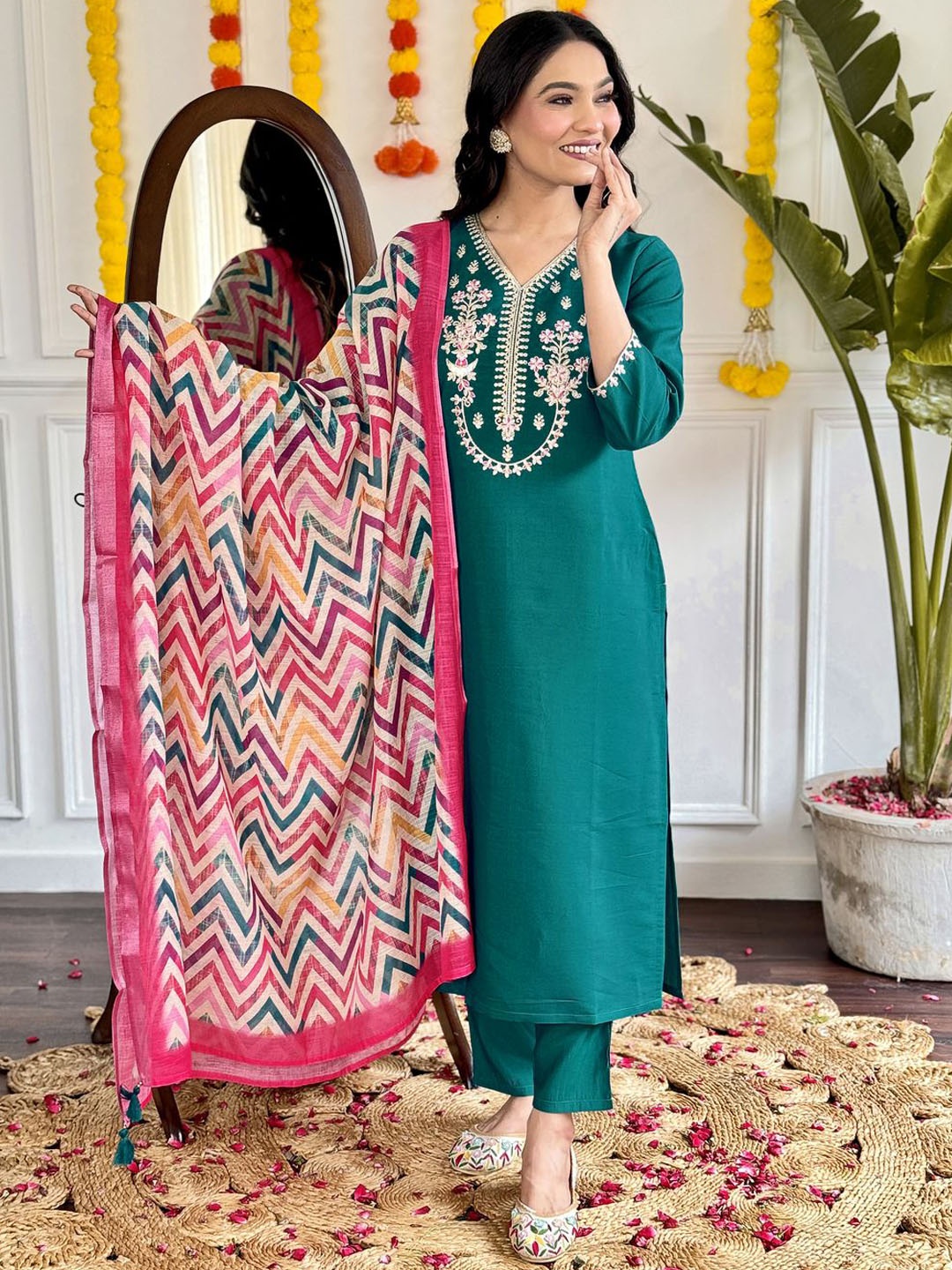 

DIVASTRI Floral Yoke Design Thread Work Straight Kurta with Trouser & Dupatta, Green