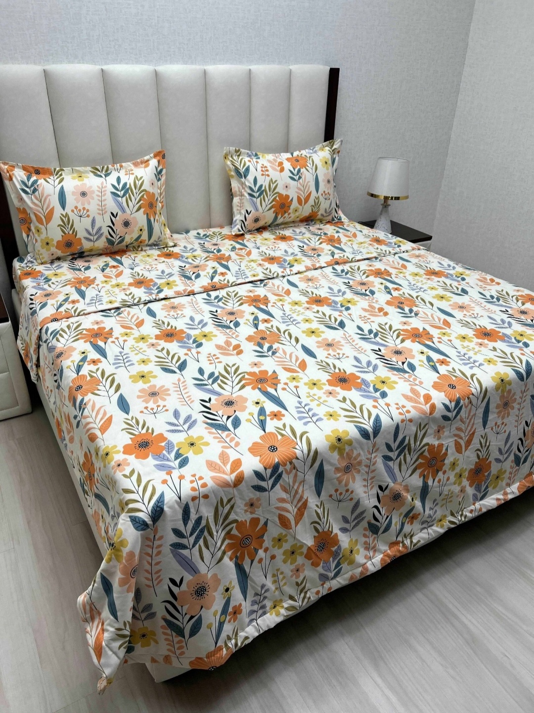 

Pure Decor White & Orange Floral Polycotton 4 Piece Double King Superfine Bedding Set