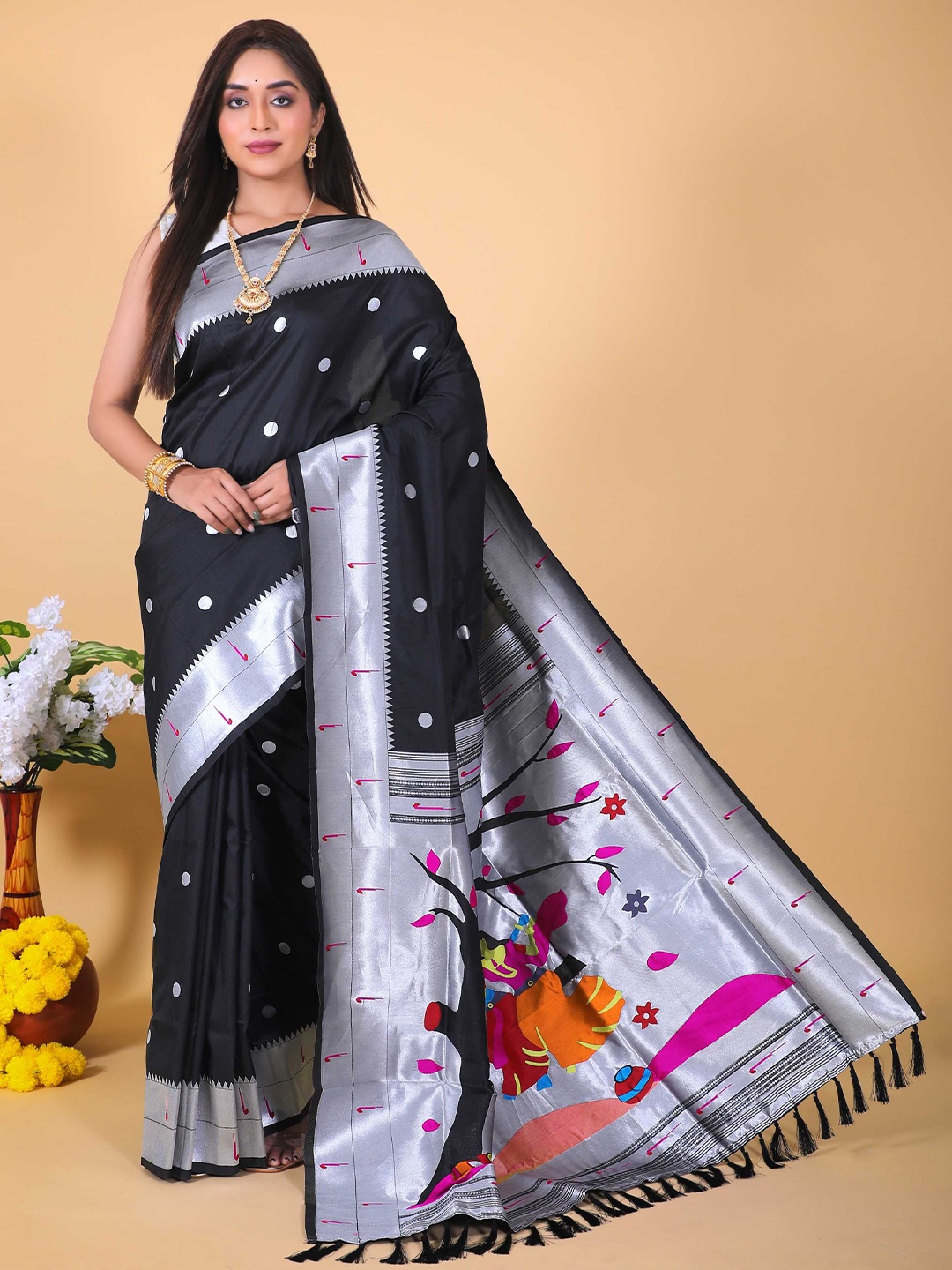 

DIVASTRI Woven Design Zari Silk Blend Paithani Saree, Black