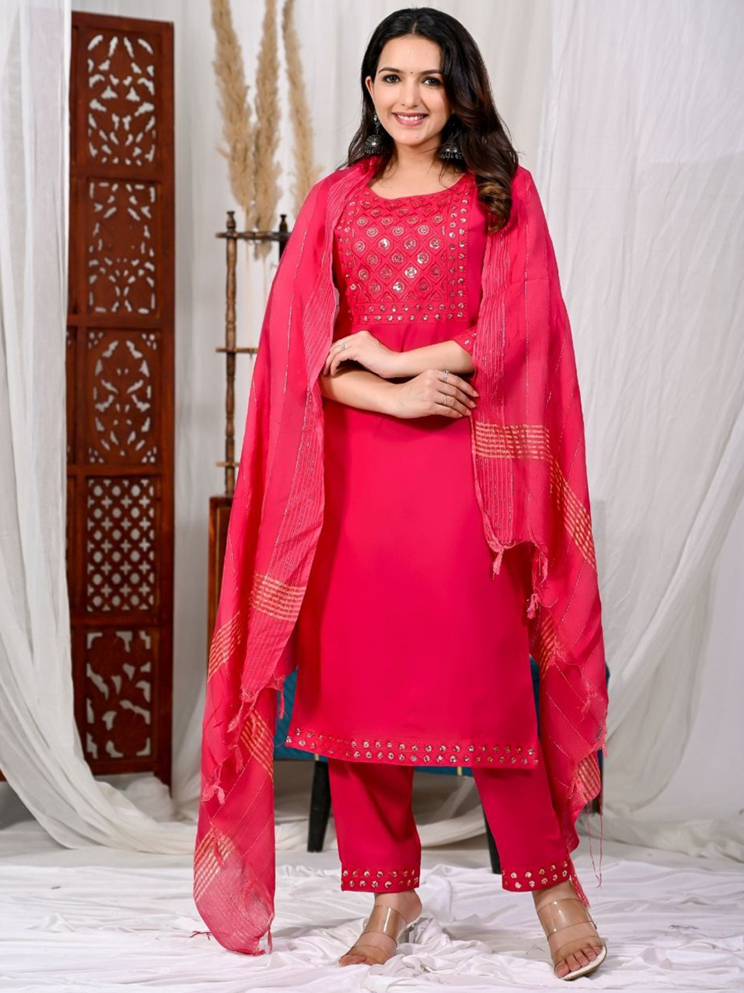 

KARAGRE Geometric Embroidered Sequinned Straight Kurta With Trouser And Dupatta, Pink