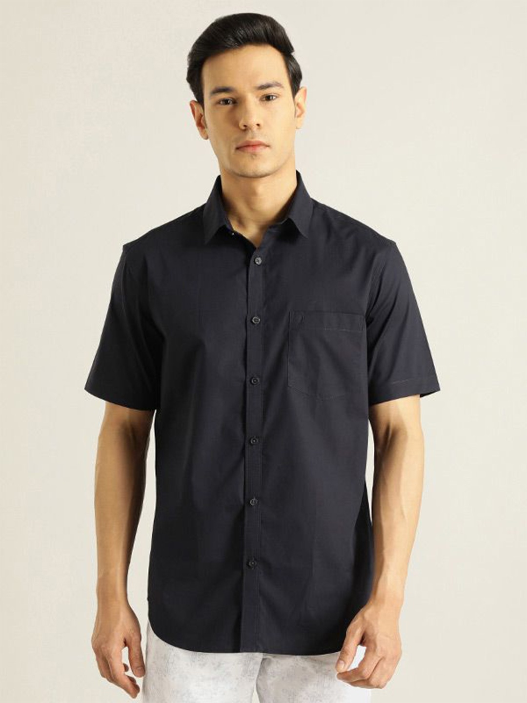

Indian Terrain Men Classic Fit Spread Collar Solid Cotton Casual Shirt, Black