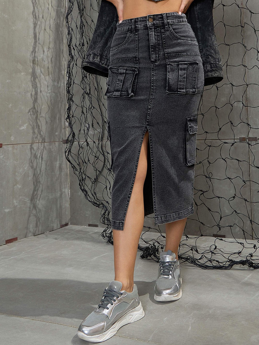 

SASSAFRAS Women Grey Washed Denim Box Pocket Midi Skirt