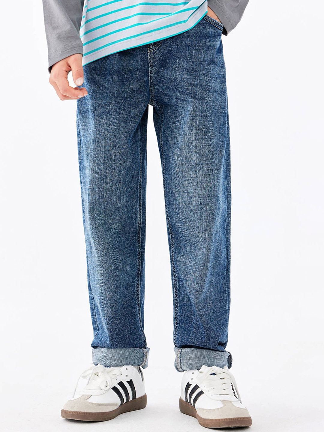 

LULU & SKY Girls Tapered Fit High-Rise Light Fade Jeans, Blue