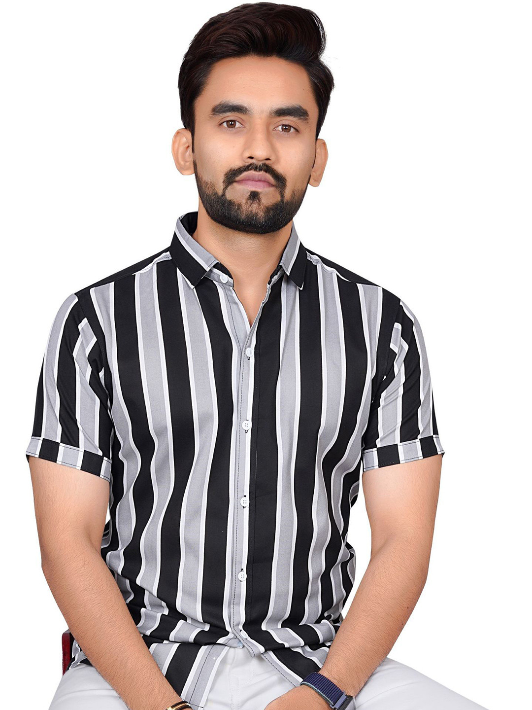 

Metronaut Men Regular Fit Spread Collar Vertical Striped Casual Shirt, Black