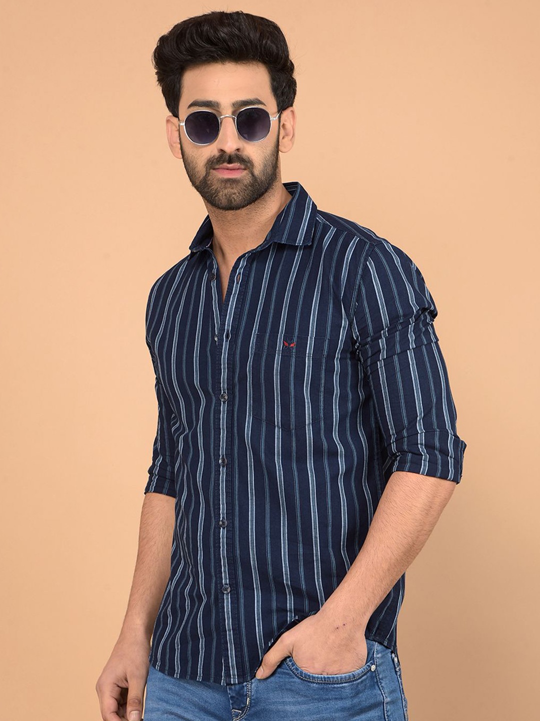 

Crimsoune Club Men Classic Slim Fit Spread Collar Vertical Striped Cotton Casual Shirt, Navy blue