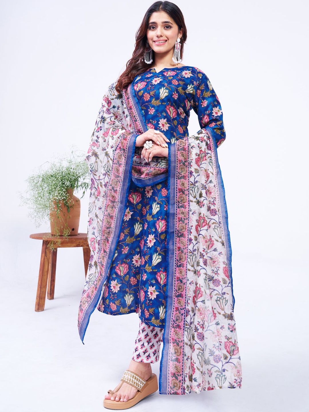 

ARADHNA FASHION Floral Printed Notch Neck Straight Kurta With Trousers And Dupatta, Blue