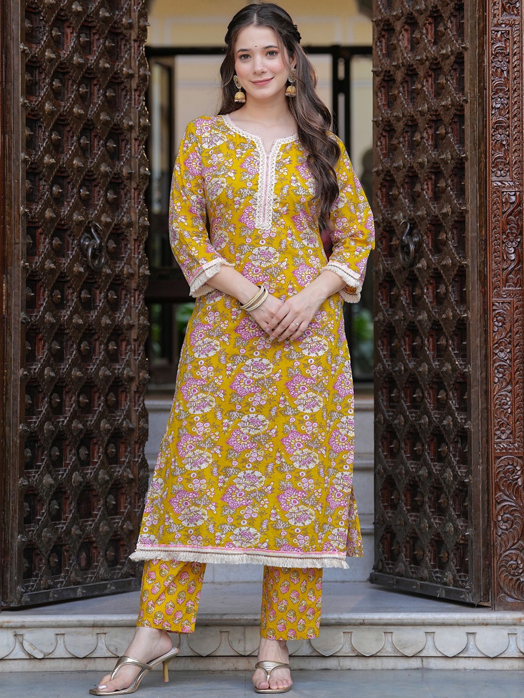 

DORIYA Floral Printed Notch Neck Straight Kurta With Palazzo, Yellow