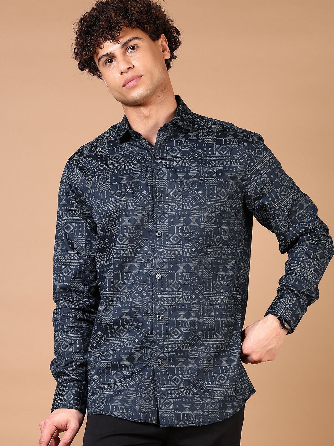 

V-Mart Men Spread Collar Geometric Printed Cotton Casual Shirt, Navy blue