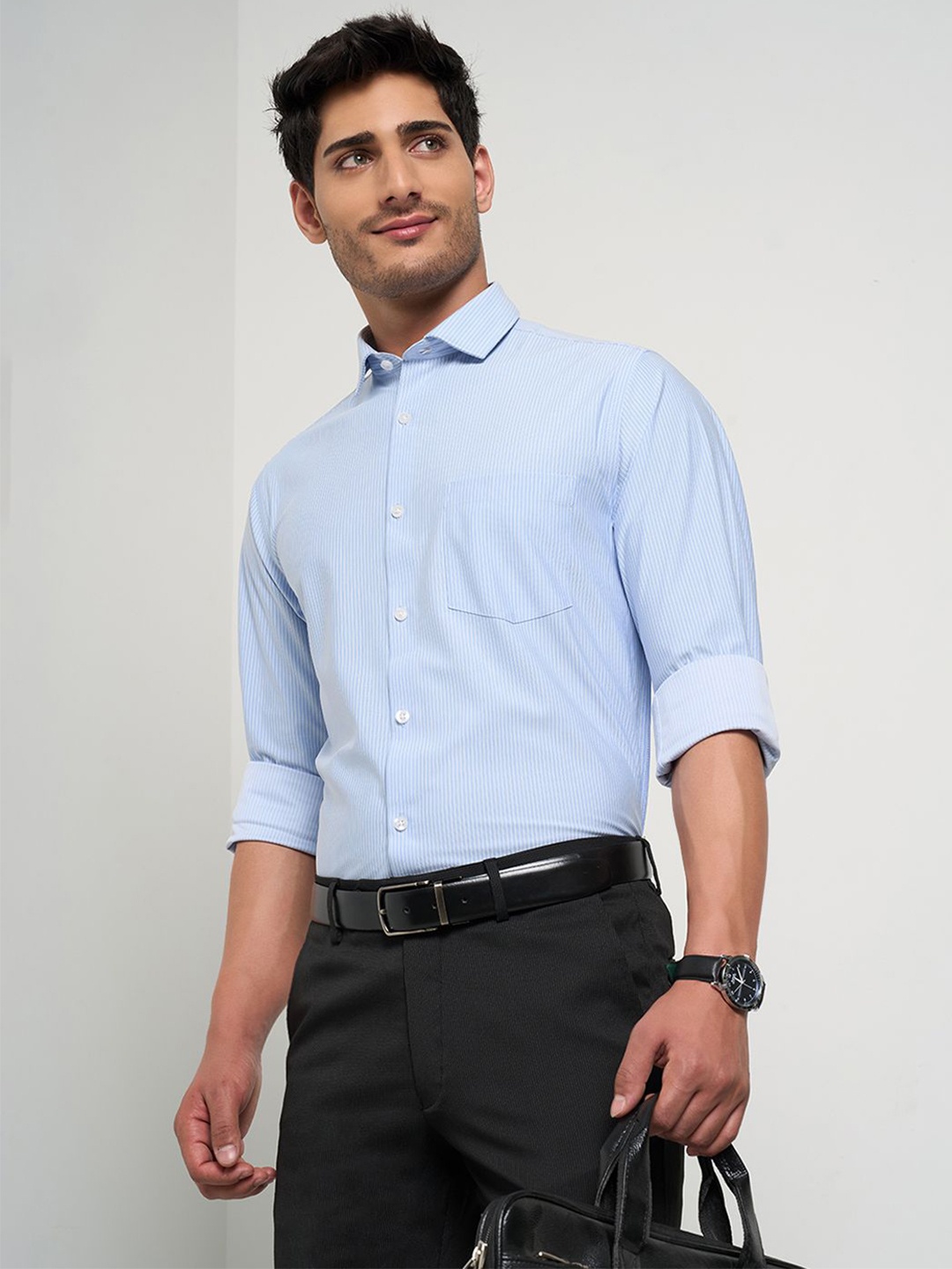

Peregrine by Pantaloons Men Spread Collar Vertical Striped Formal Shirt, Blue