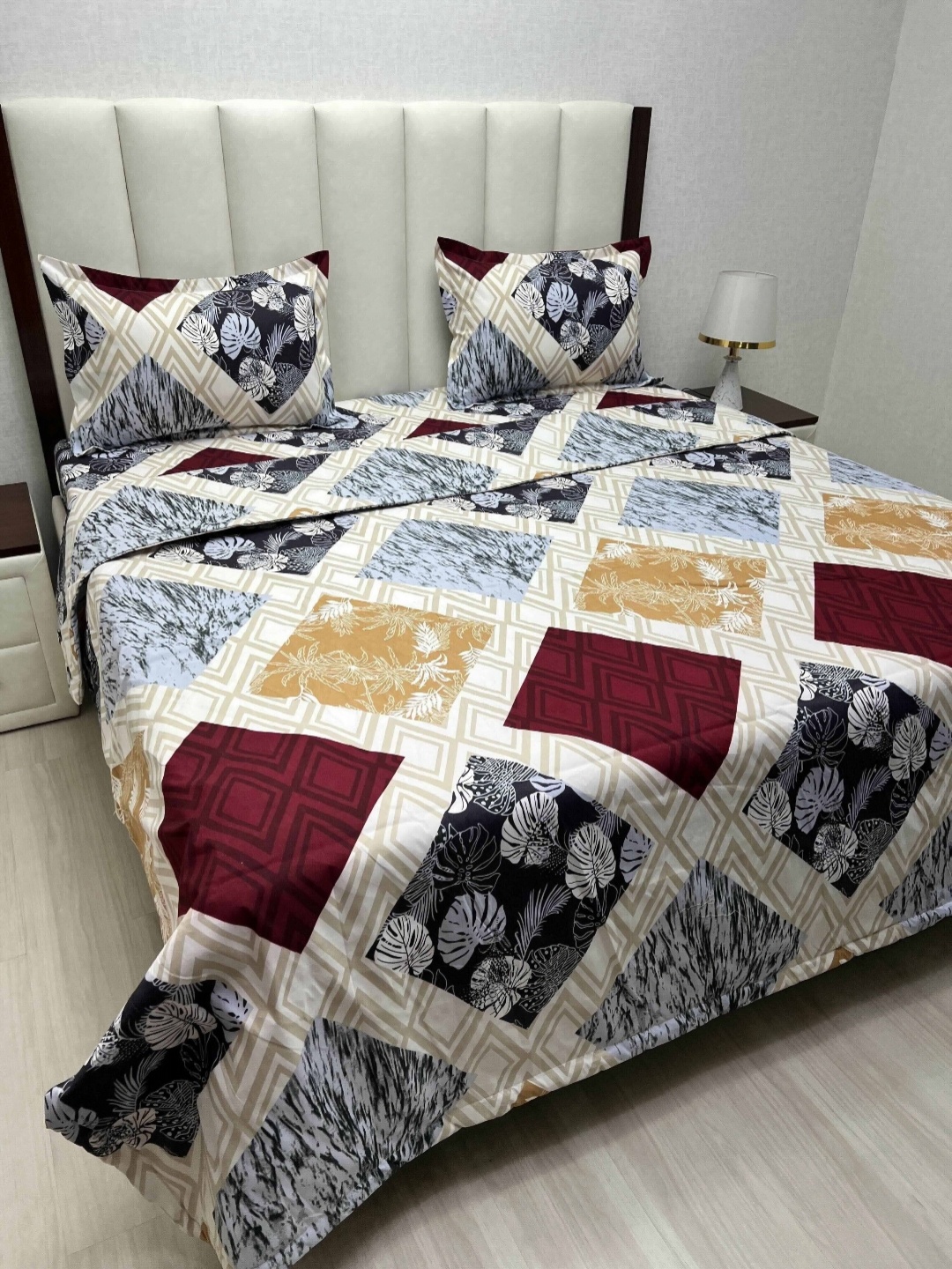 

Pure Decor Grey & Cream Grometric Printed Fine Double King Size Bedding Set