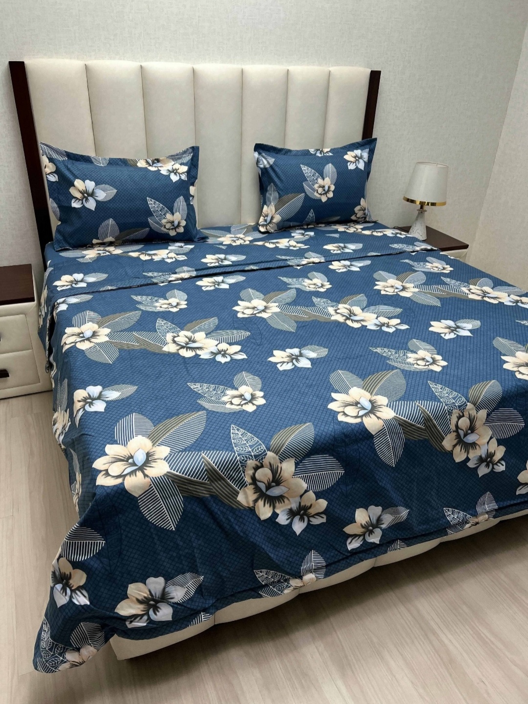 

Pure Decor Blue & White 4 Pieces Floral Printed Fine Double King Size Bedding Set