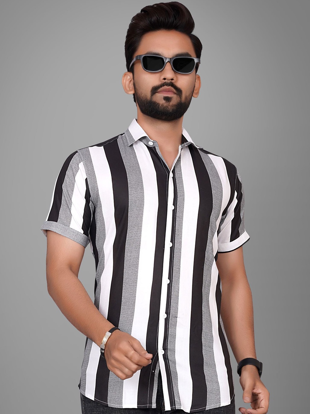 

Metronaut Men Regular Fit Spread Collar Vertical Striped Casual Shirt, Black