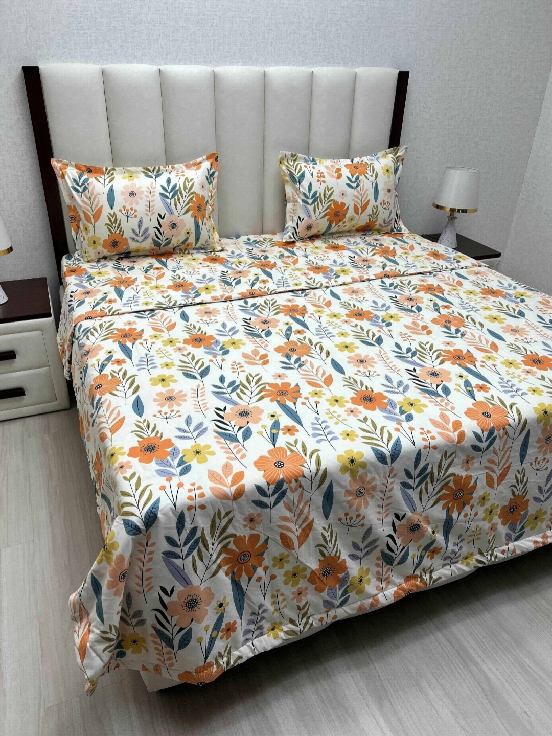 

Pure Decor White & Orange Floral Polycotton 4 Piece Double King Superfine Bedding Set